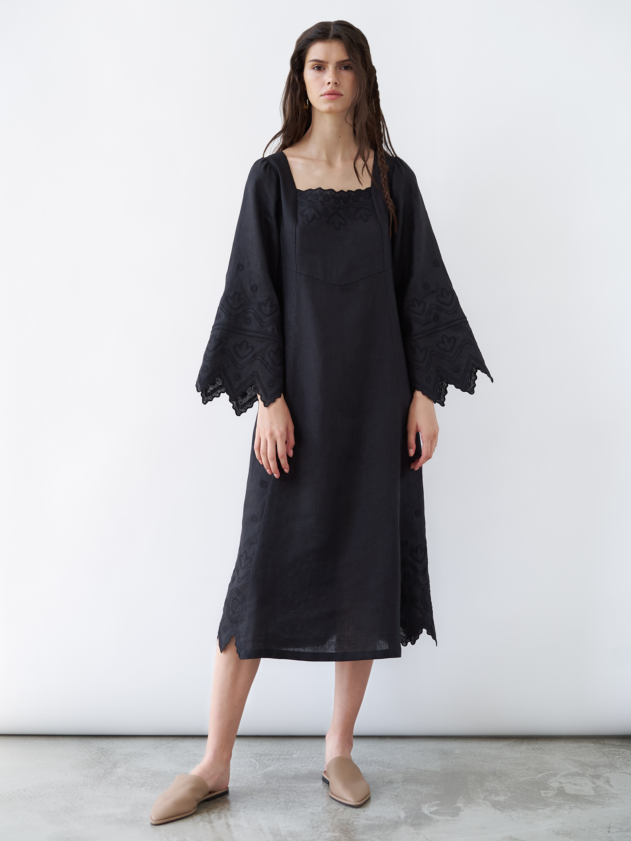 Чорна лляна сукня з вишивкою Nizhnist Black - фото 1