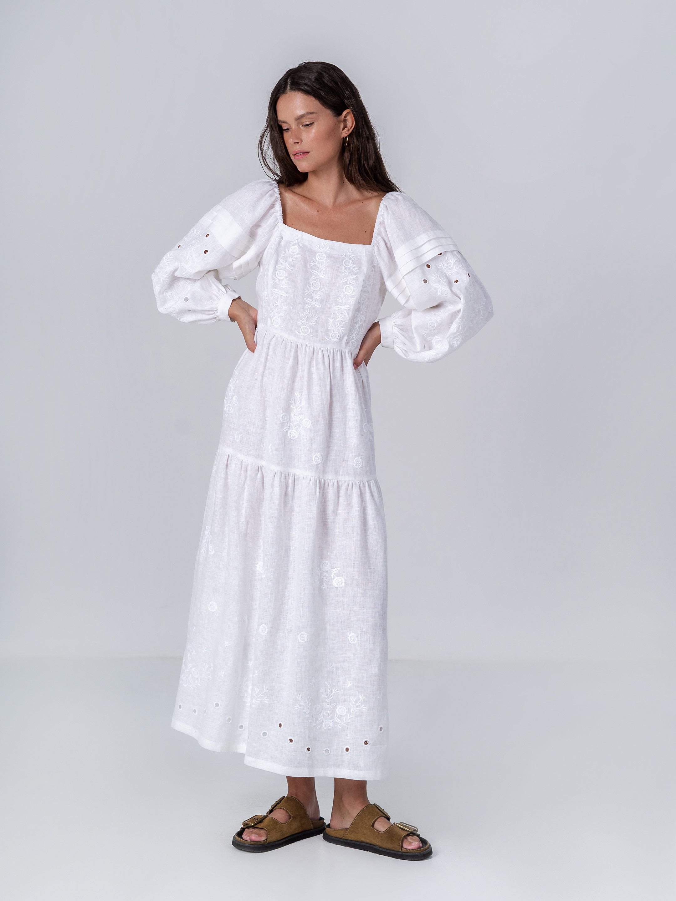 Біла лляна сукня з вишивкою Мить - фото 1