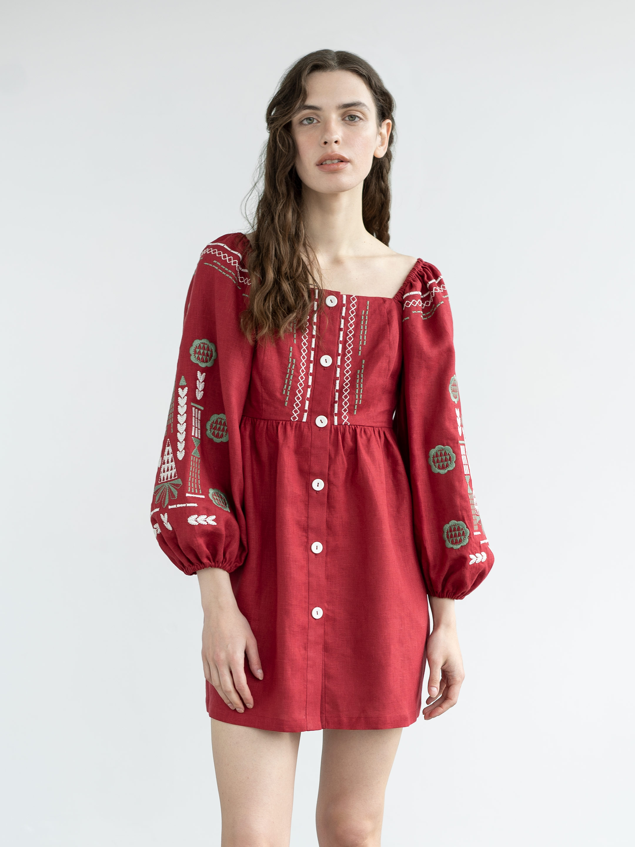 Лляна сукня бордового кольору з вишивкою Red Mozaika - фото 1