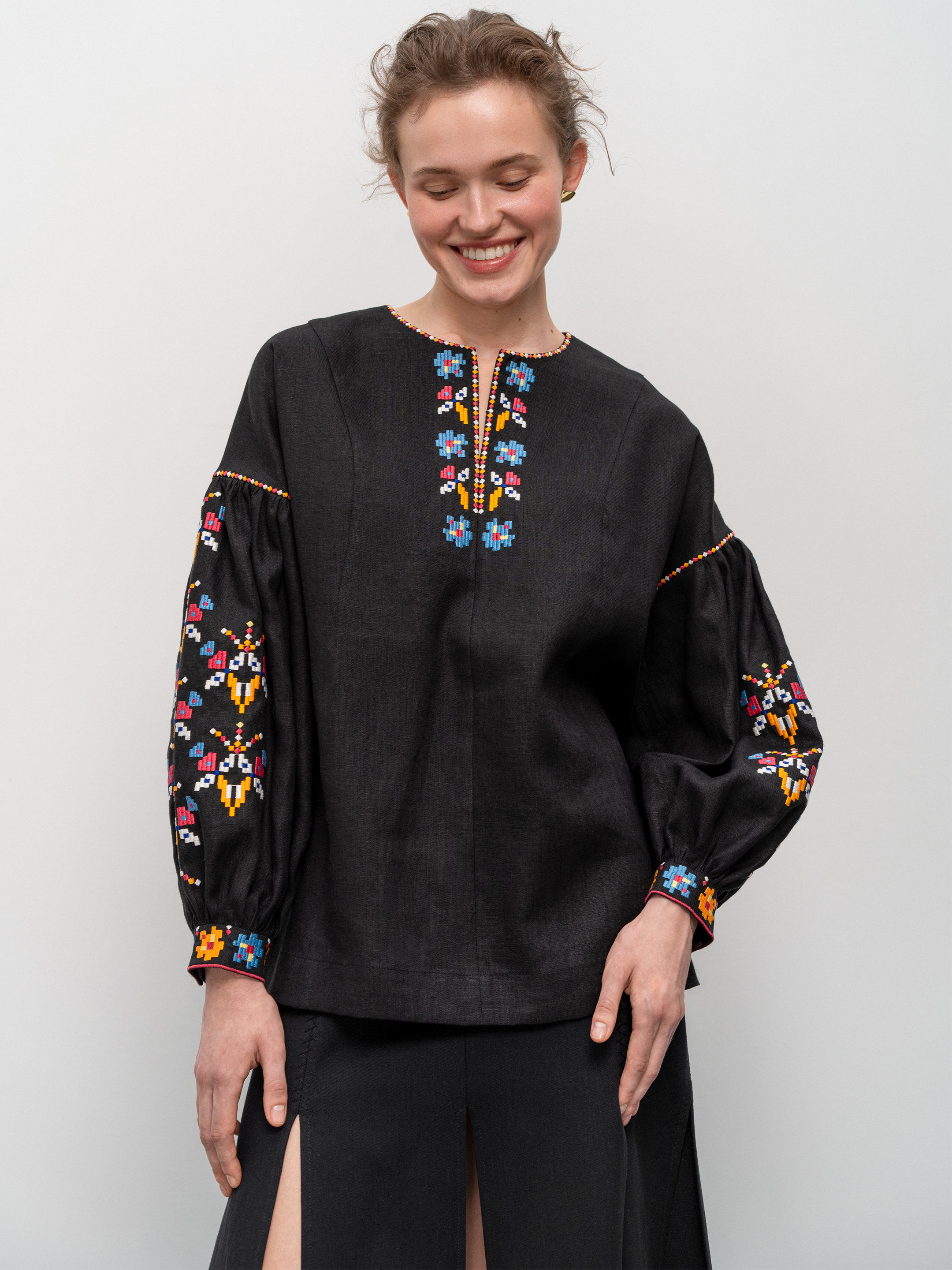 Жіноча вишиванка чорного кольору Zakarpatska - фото 1