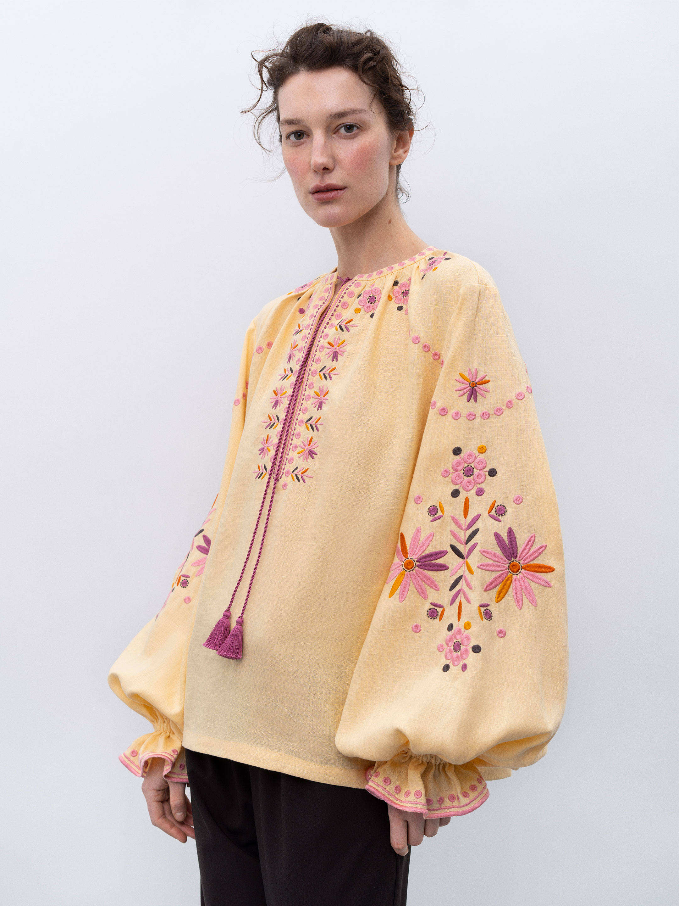 Обʼємна вишита блуза з квітковим орнаментом "Квітень" - фото 1
